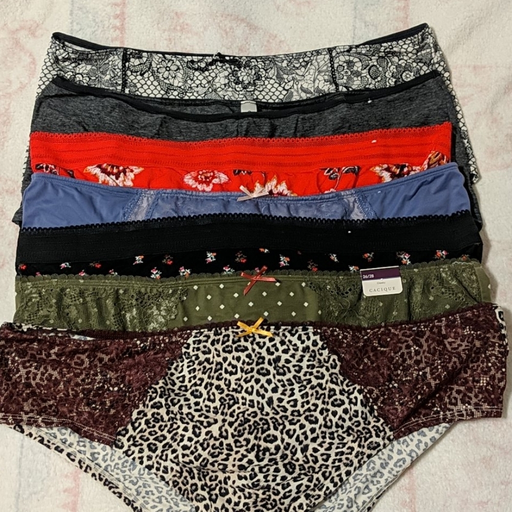 7 SEVEN pairs of Cacique panties